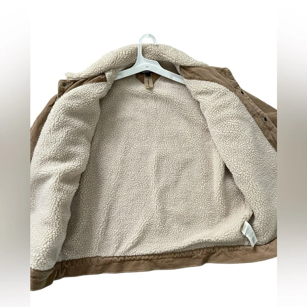 Patagonia Pile-LinedTrucker in a size large - Picture 4 of 10